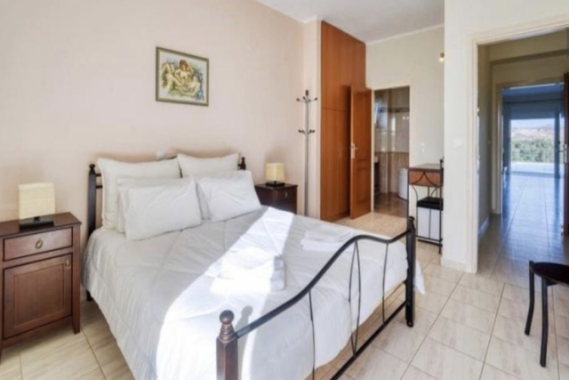 10bedroom3.jpg