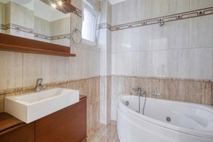 12bathroom1.jpg