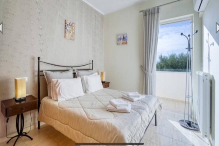 8bedroom1.jpg