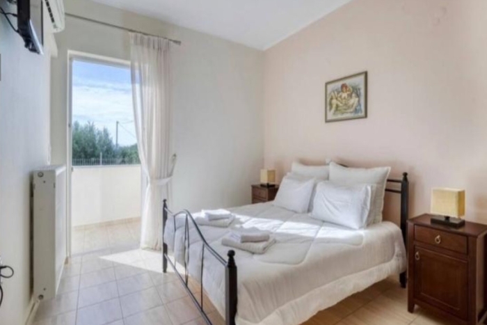 9bedroom2.jpg