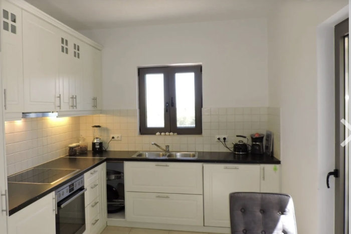 9kitchen.jpg