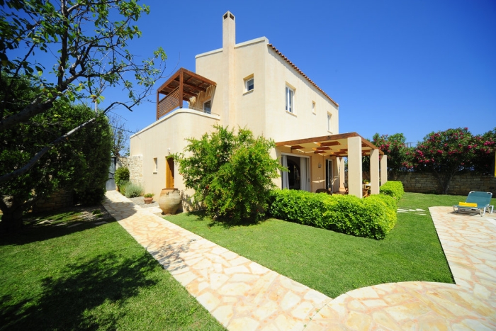 Housefront1.jpg