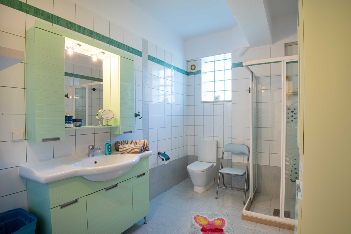 bathroom-secondfloor.jpg