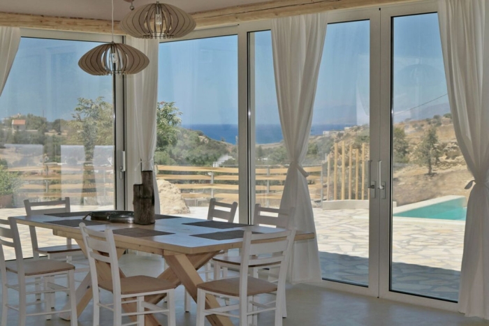esszimmer-mit-ausblick-auf-das-meer.jpg