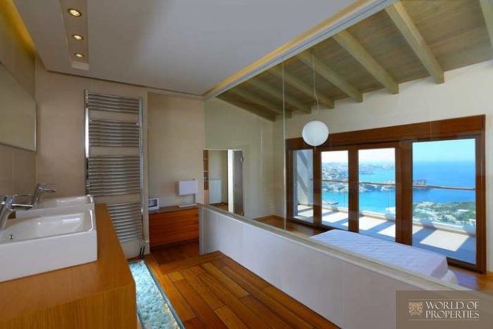 web_exlusive-villa-for-sale-in-heraklion-crete-en-suite-bathroom-9eb5fe19-768x512.jpg