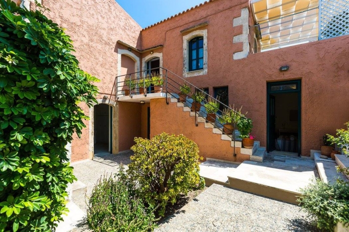 Stonehouse with swimming pool & garden